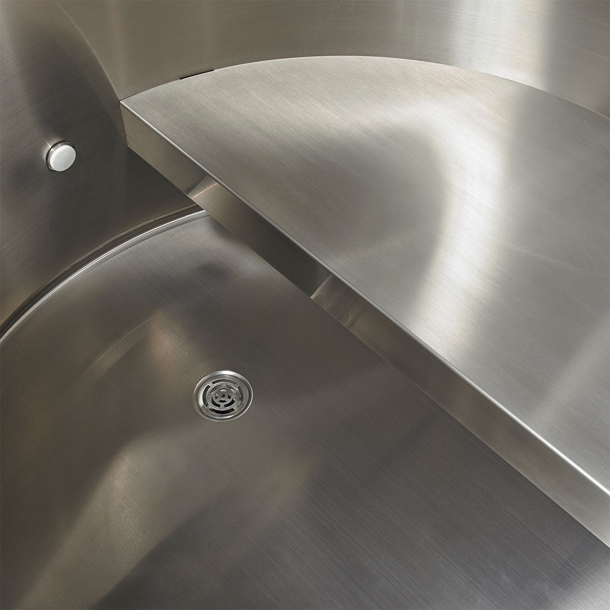 Golden Designs Dynamic Cold Therapy Barrel 304 Stainless Steel Cold Plunge (TUB ONLY)